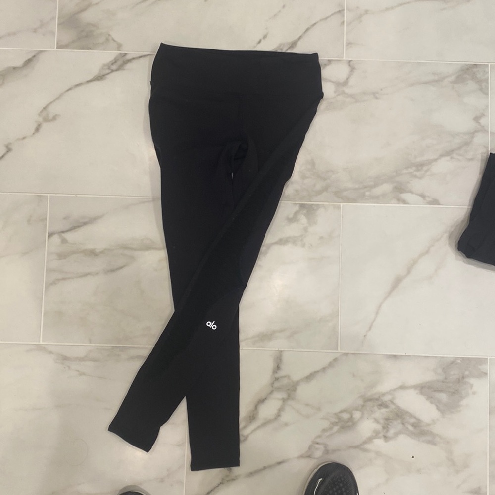 ALO Yoga full length black leggings with mesh side detail